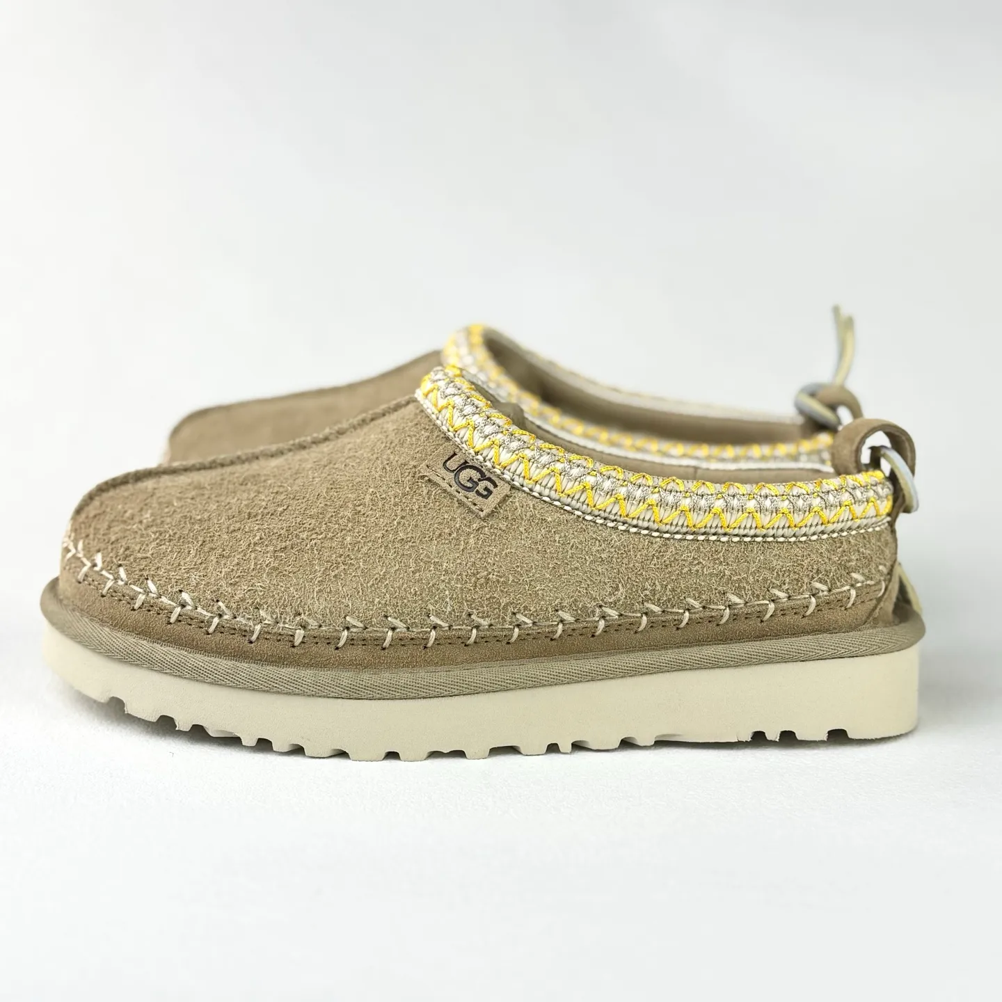 💰520 📦25 New Products for Autumn and Winter | Biarritz · UGG New Products for Autumn and Winter Classic Novelty Series (Biarritz Style) 🔥 I have been recently picked up by this Biarritz model ￼￼[草草R][草草R][草草R] 📦The entire series of Biarritz is now online ❄️There are Tasman slip-ons and ultra-short boots suitable for autumn and winter. ✔️🔘 Tasman Biarritz model Shoe size: 36-40 Color: mustard seed/light oak brown ✔️🔘Classic super short boots Biarritz model shoe size: 36-40 Color: mustard seed/light oak brown 🍁Let’s create our own uniqueness together this autumn and winter ✔️ In the collision of classics and personality 💫 Find your unique relaxed style 😎 This style is very UGG!